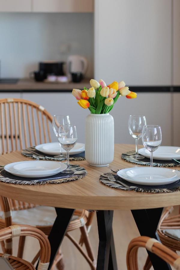 Optykow Spacious & Cosy With Parking By Renters Apartment *