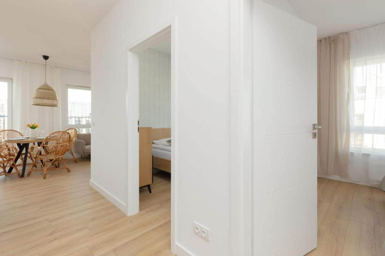 Apartment Optykow Spacious & Cosy With Parking By Renters