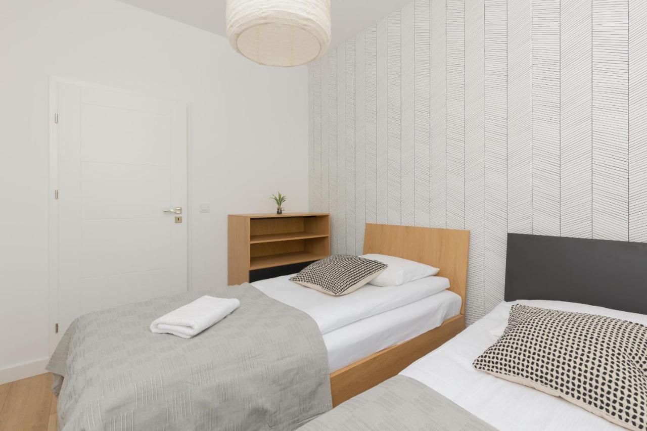 Optykow Spacious & Cosy With Parking By Renters Warsaw