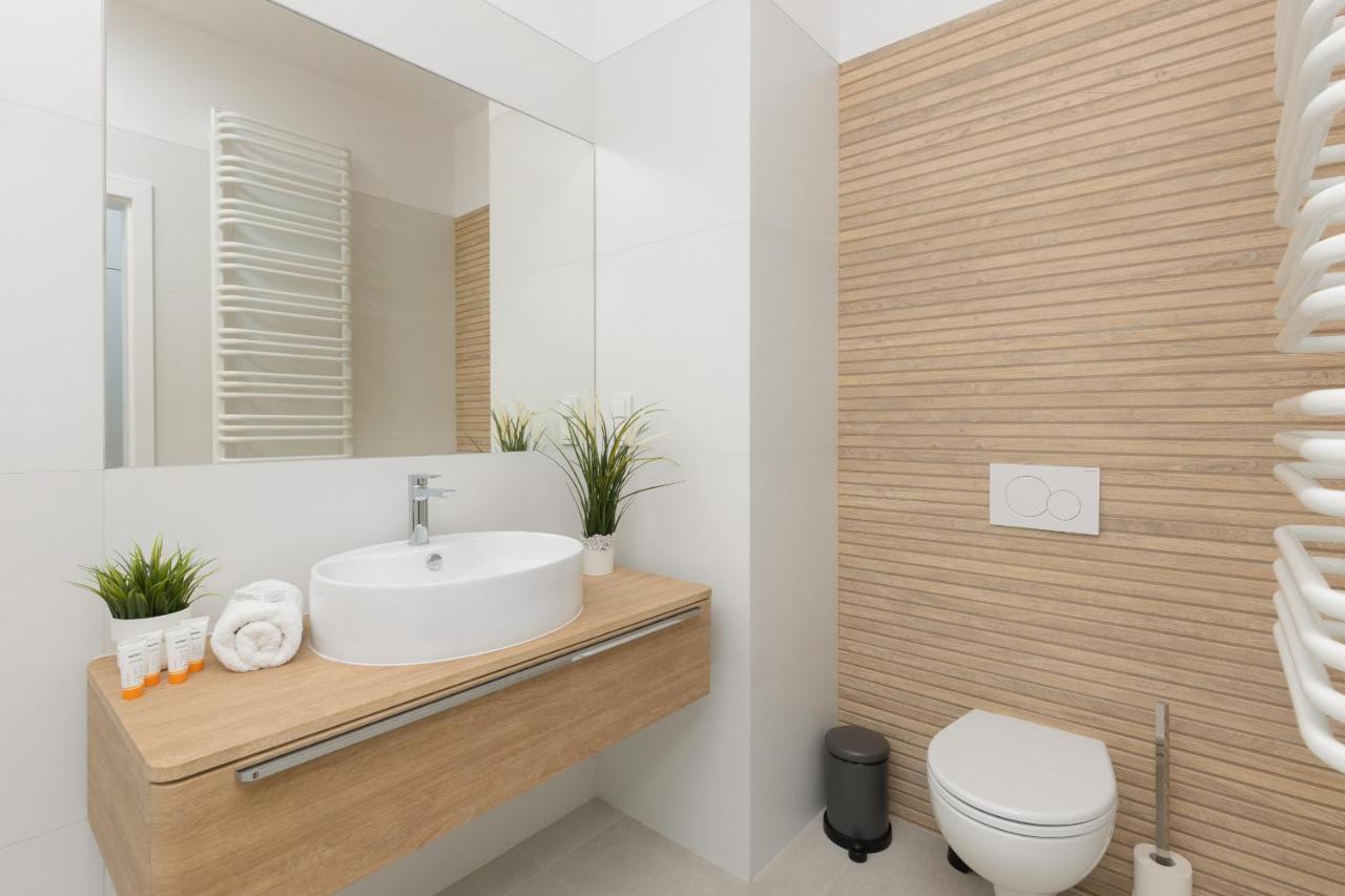 Apartment Optykow Spacious & Cosy With Parking By Renters