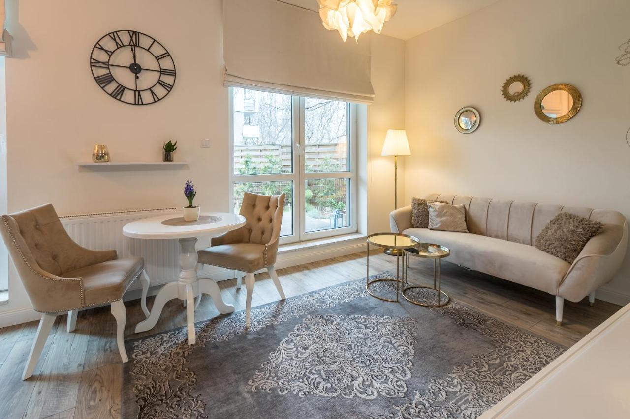 Good Apartments: Kierbedzia 6 With Free Parking And Garden Terrace * Warsaw