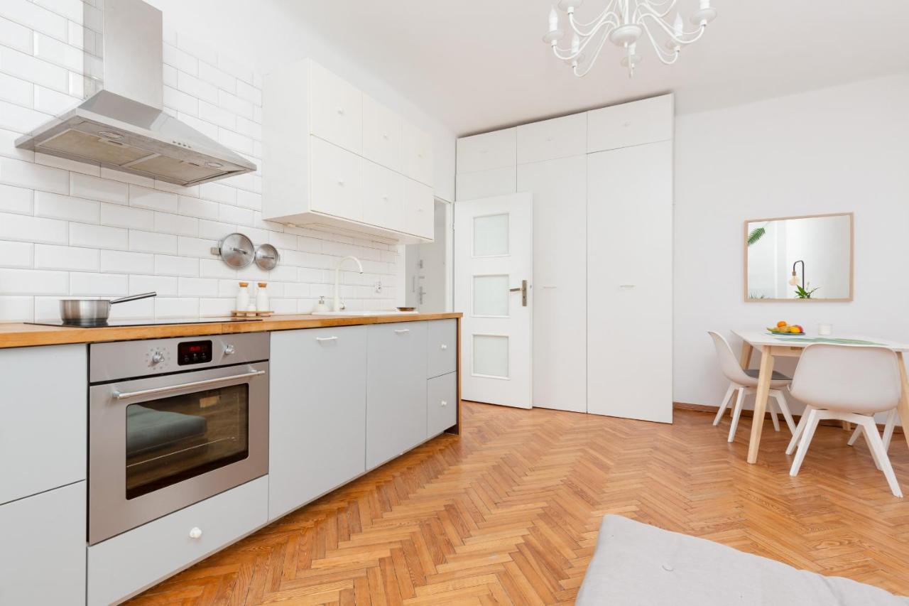 Apartment Metro Szwedzka Beautiful Praga By Renters *