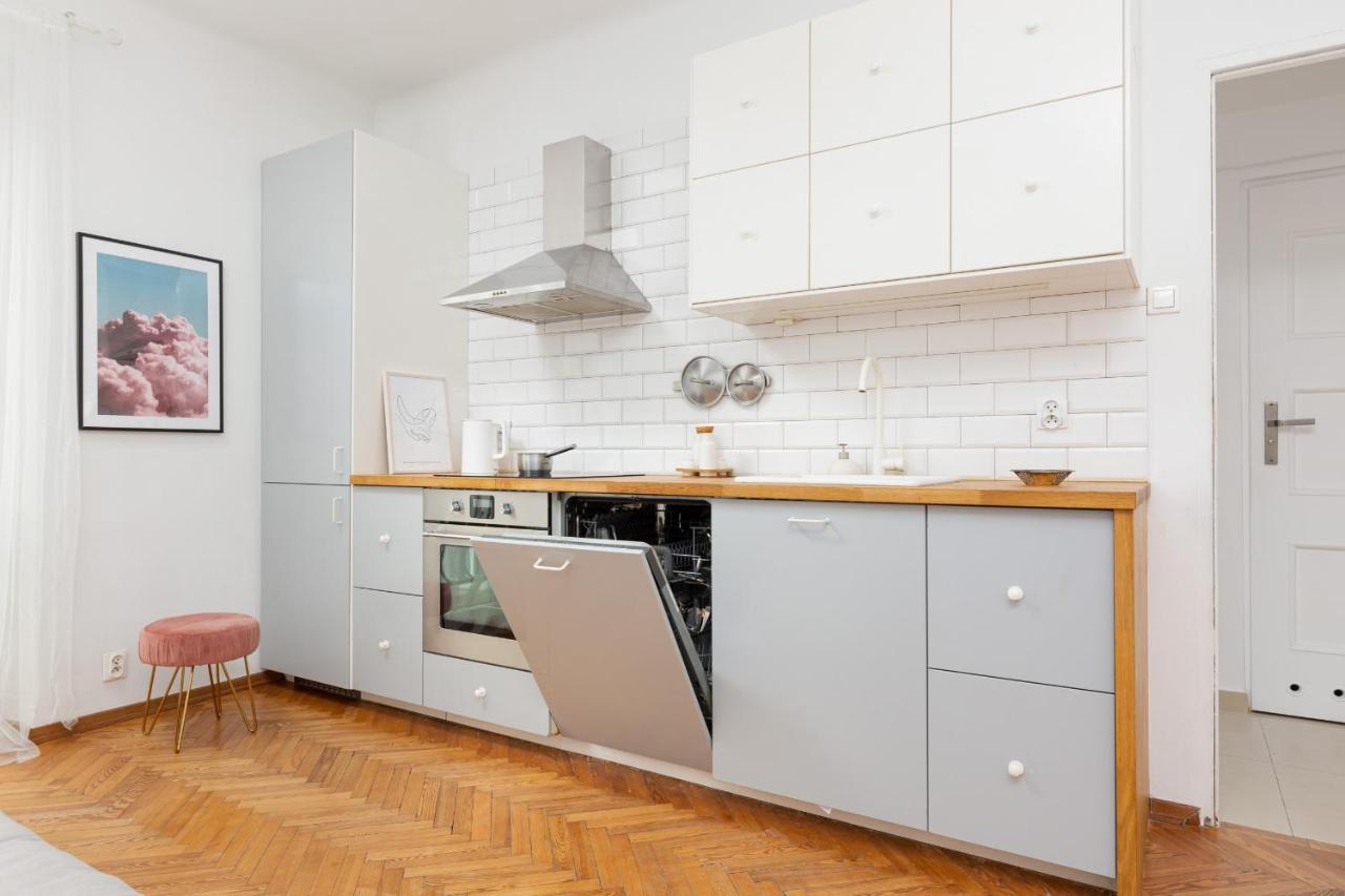 Metro Szwedzka Beautiful Praga By Renters Apartment *