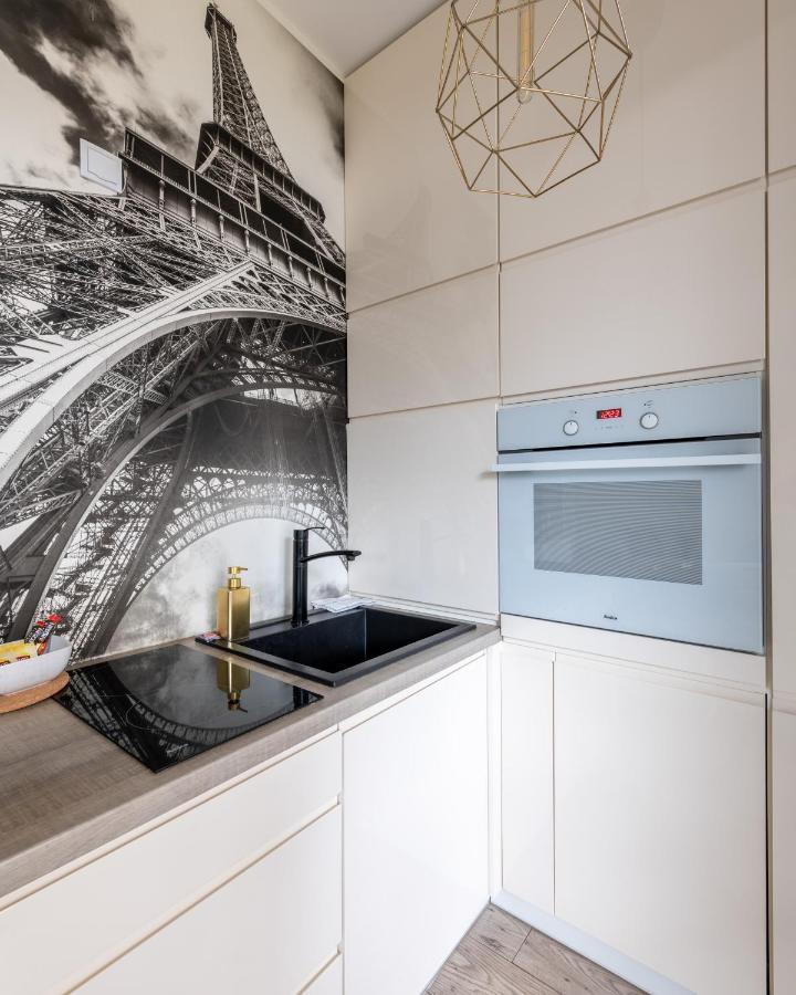 Apartment Good Apartments: Kierbedzia 6 With Free Parking And Garden Terrace Warsaw