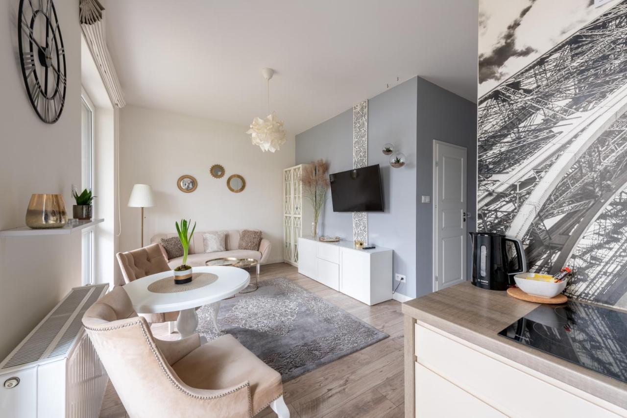 Good Apartments: Kierbedzia 6 With Free Parking And Garden Terrace Apartment
