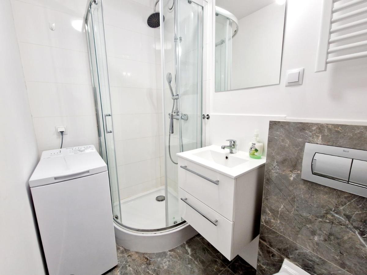 Modern Batorego 16 A121 *