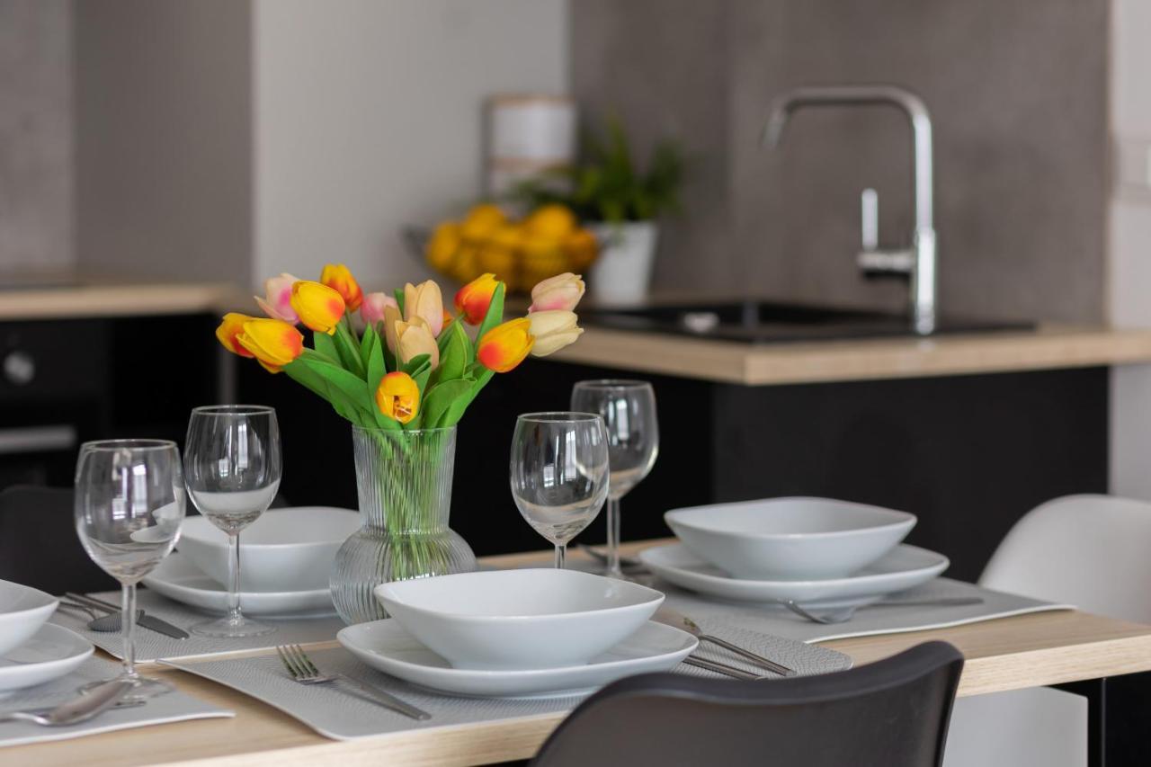 Targowek Pet-friendly With Parking By Renters Apartament *