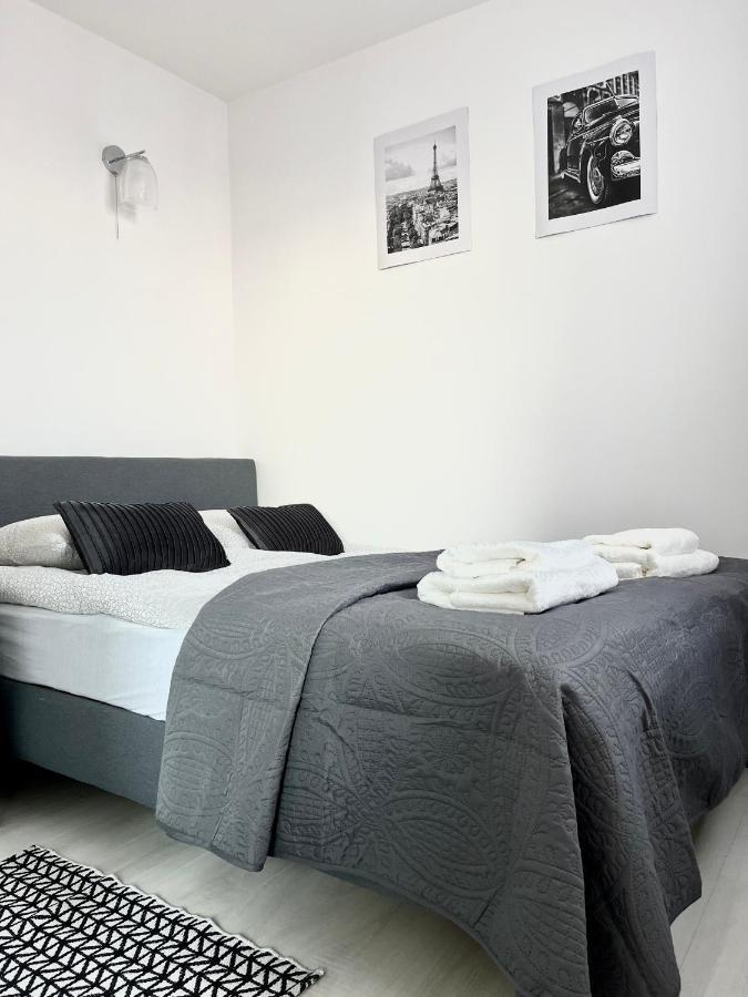 Inside Solec With Private Parking Apartment