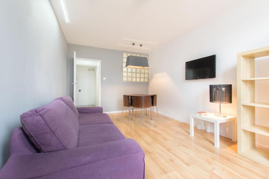 24h Check In, Aircon- Free Public Pool-fitness-sauna Warsaw