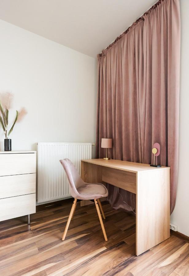 Wola 8th Floor Rose Warsaw