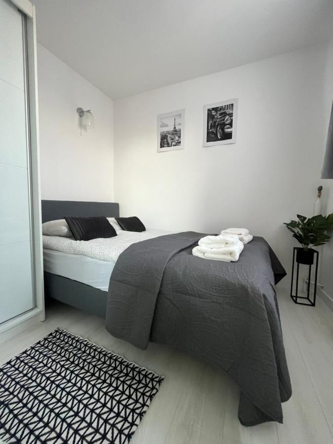 Inside Solec With Private Parking *