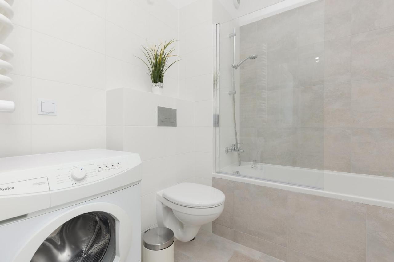 Stacja Wola With Parking By Renters Apartment *