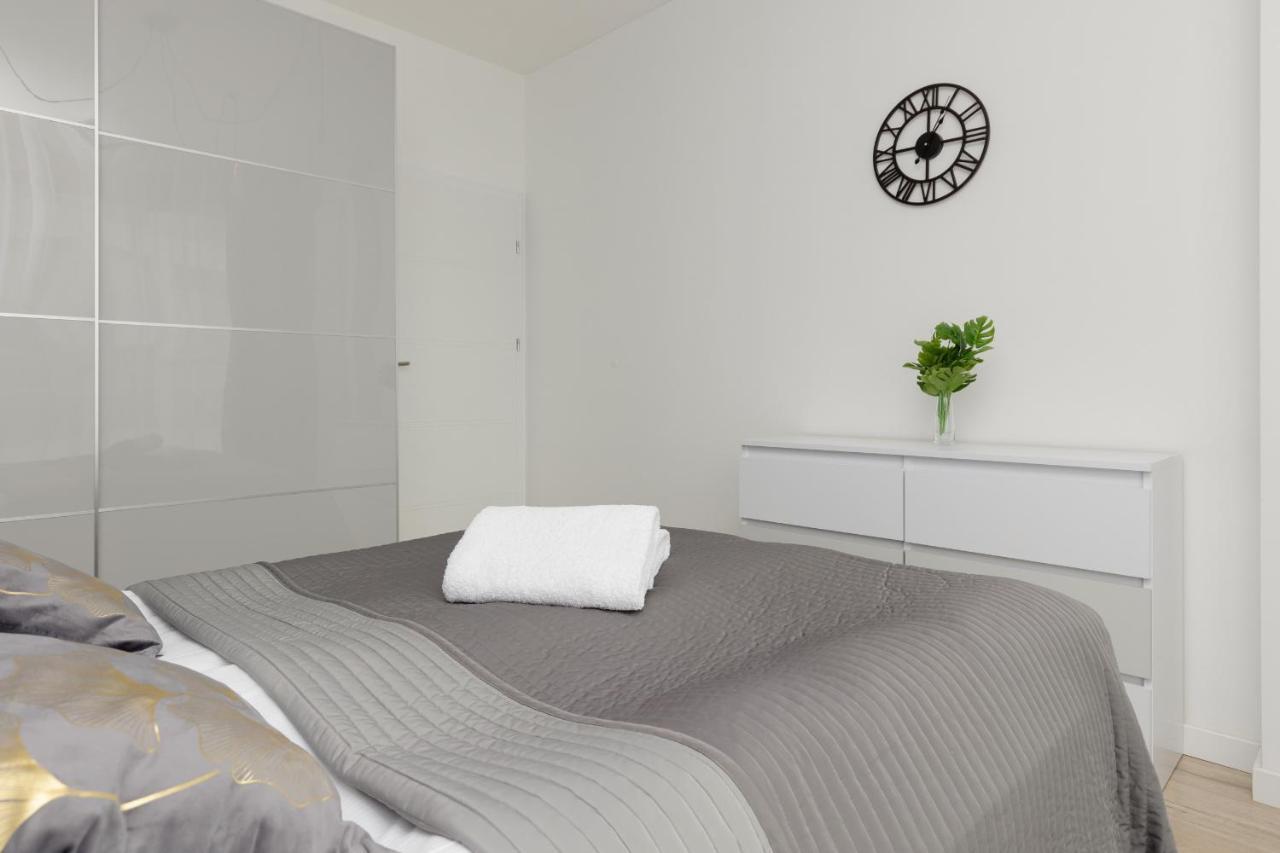 Cozy With Parking In The 19th District By Renters *