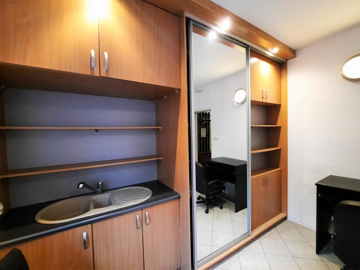 Wola Pokoje Goscinne Dnf Done Invoice Guest house Warsaw