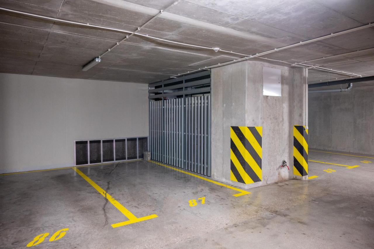Kierbedzia 6 - Bezplatny Podziemny Parking - Free Parking - Piekny Ogrodek Z Tarasem - 2km Lazienki Krolewskie - Wifi - Smart Tv 50 Cali - Good * Warsaw