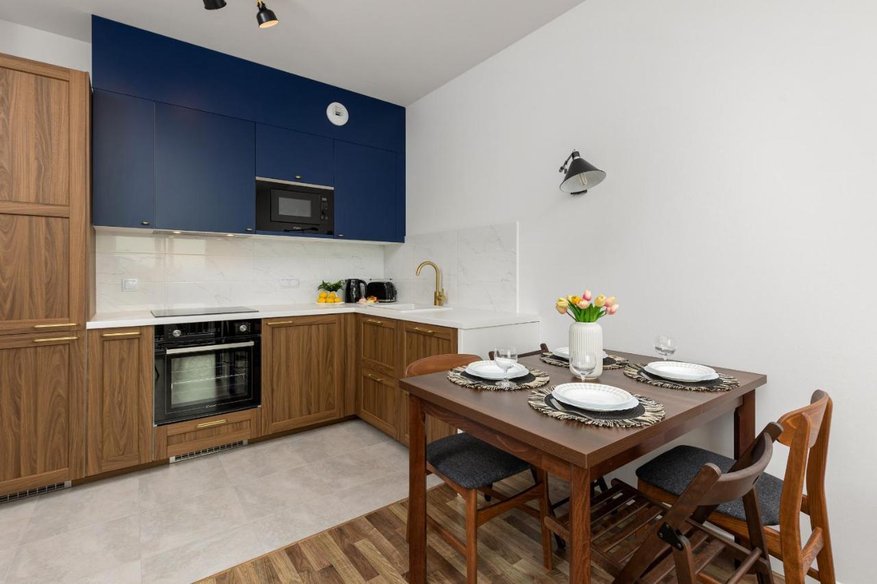 Stacja Wola With Parking By Renters Apartment Warsaw