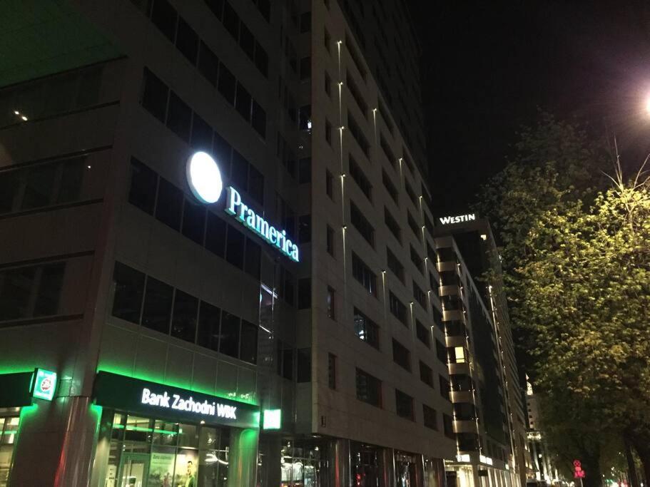 24h Check In, Aircon- Free Public Pool-fitness-sauna Warsaw