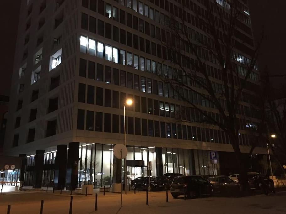 24h Check In, Aircon- Free Public Pool-fitness-sauna Warsaw