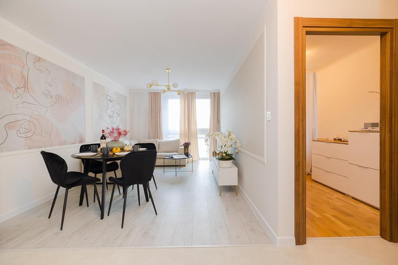 Dja Chlodna, Wola Apartment *