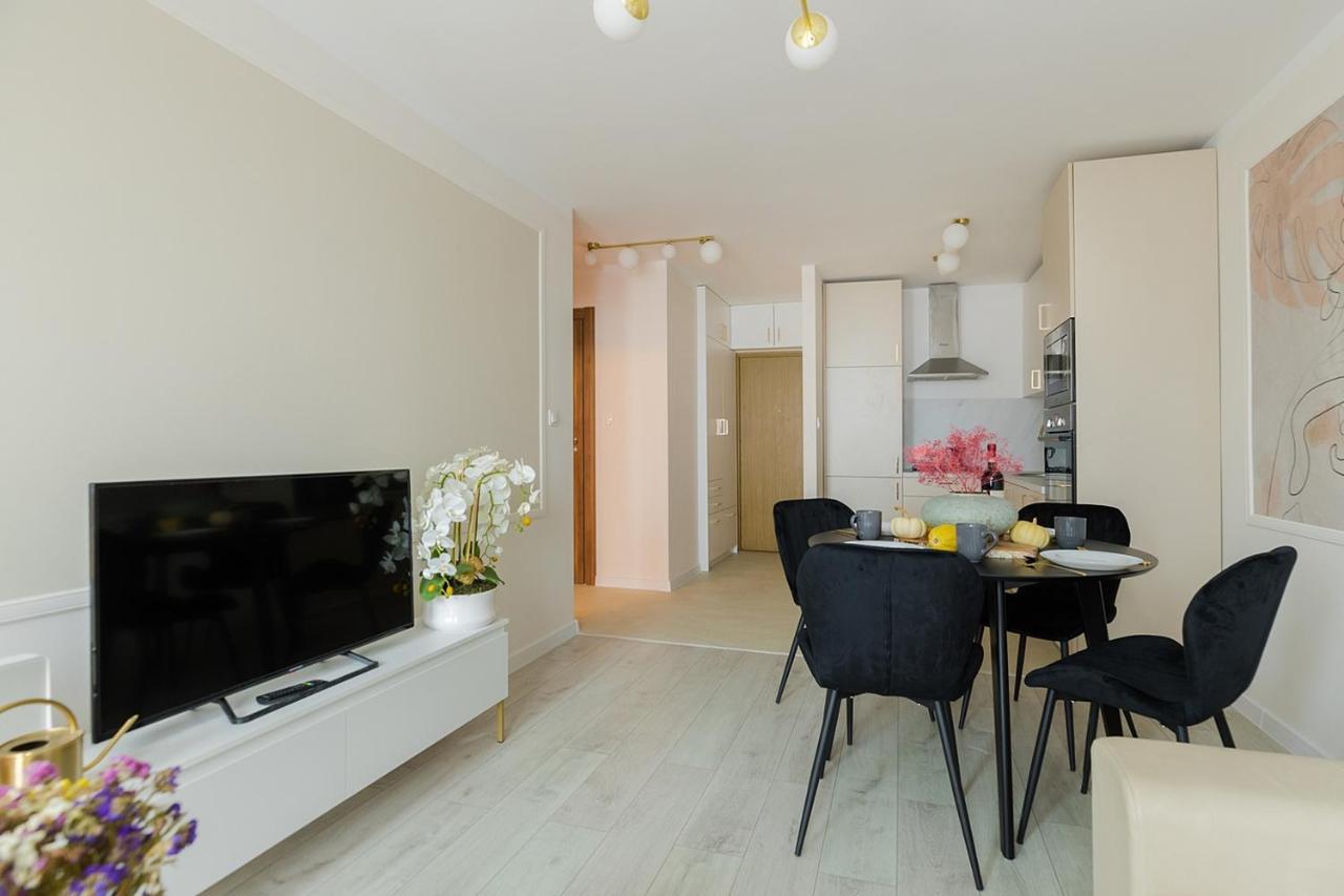 Dja Chlodna, Wola Apartment *