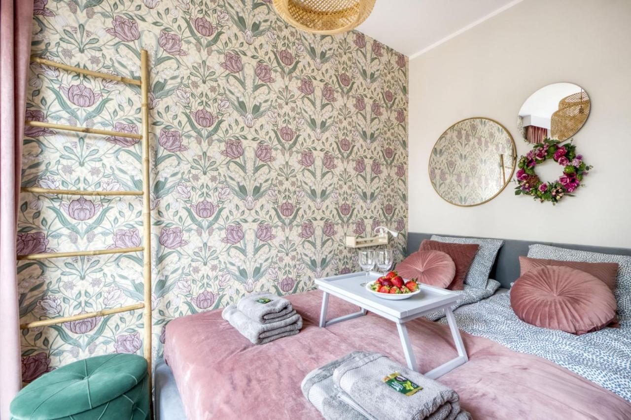 Flower Apartment *