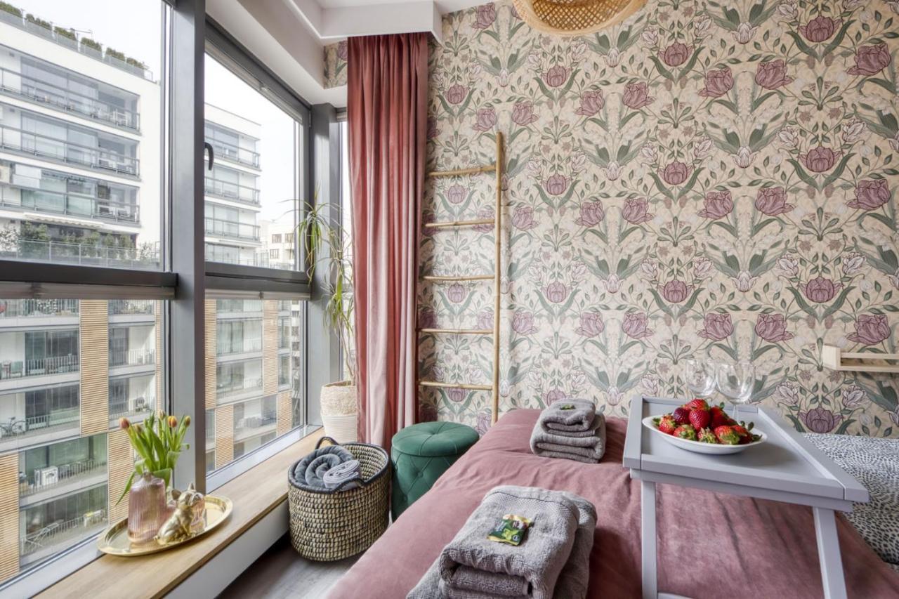 Flower Apartment *