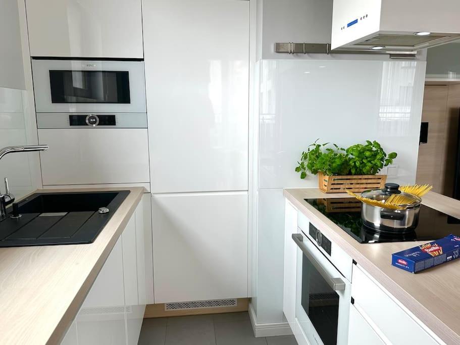 Jana Kazimierza 47 - 2 Sypialnie, 70m2, Balkon, Parking, Wi-fi Apartment *