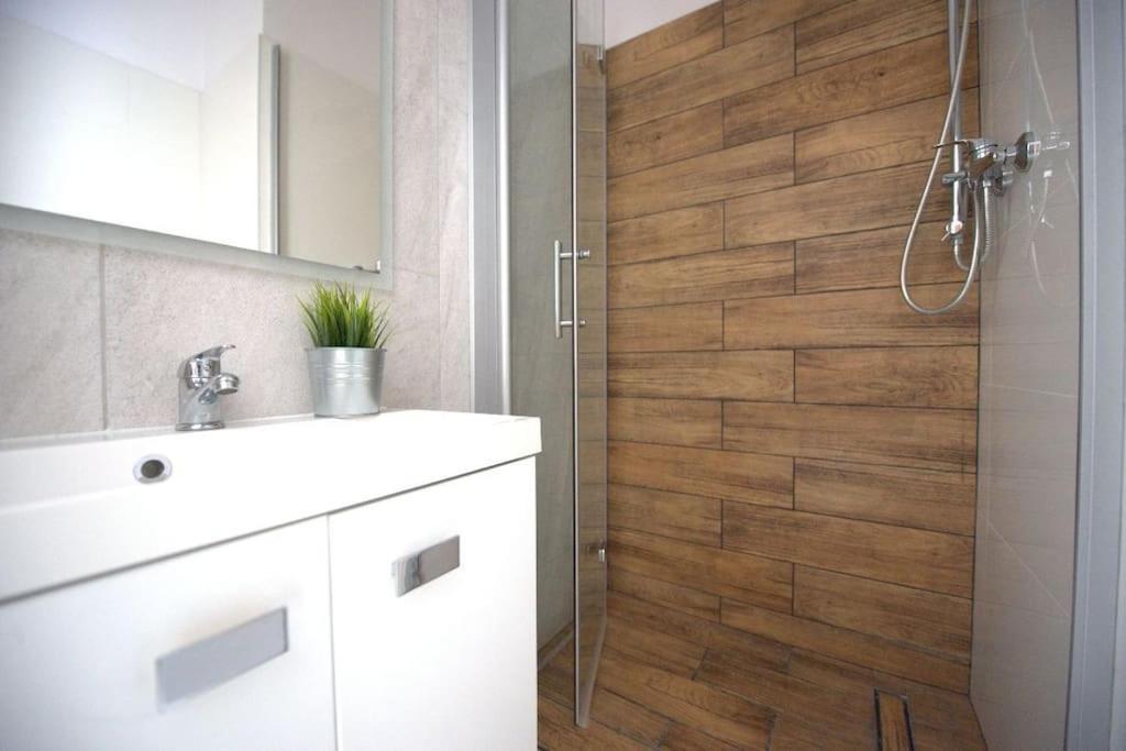 Andersena Modern B - 10 Min Cmkp - 5 Min Metro - 15 Min Center Apartment