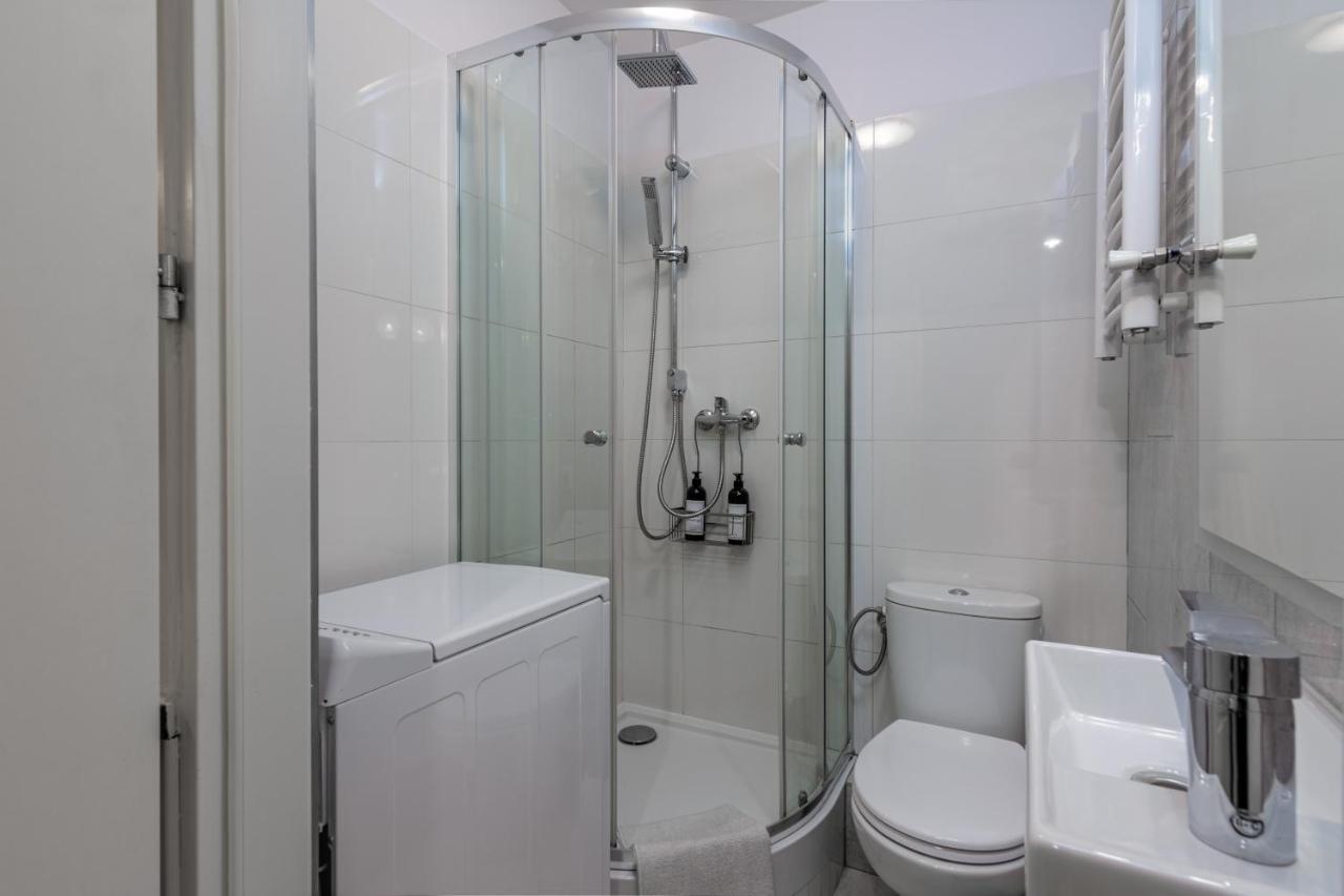 Andersena Modern A - 10 Min Cmkp - 5 Min Metro - 15 Min Center Apartment