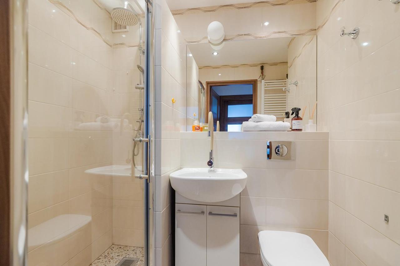 Dja Chlodna, Wola Apartment