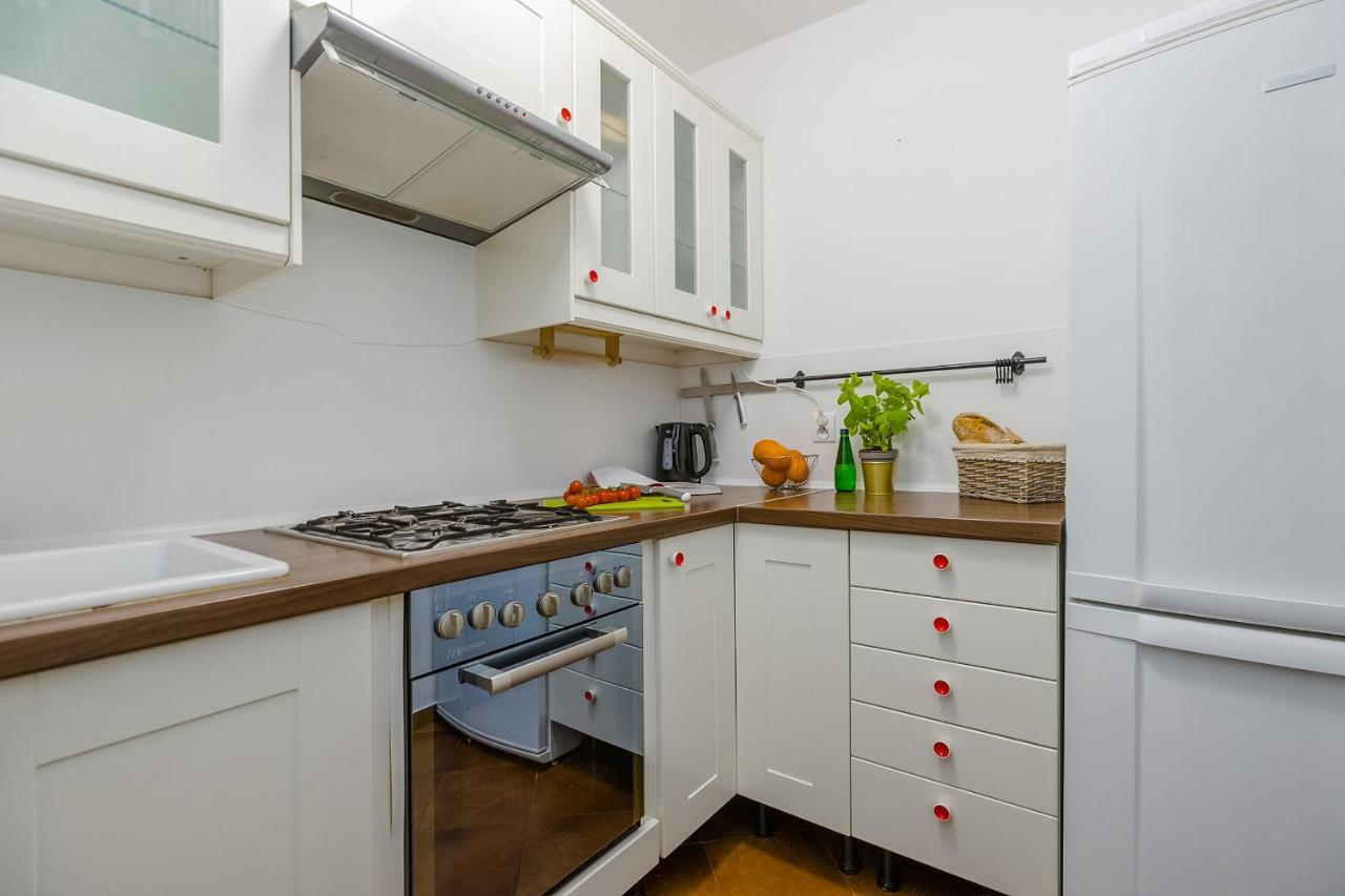 Shortstaypoland Grzybowska Apartament *