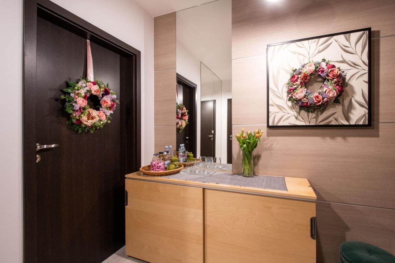 Flower Apartment *