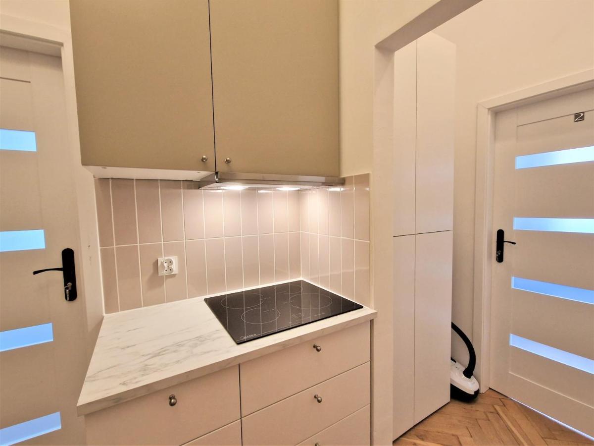 J&w Swietojanska Guest house Warsaw