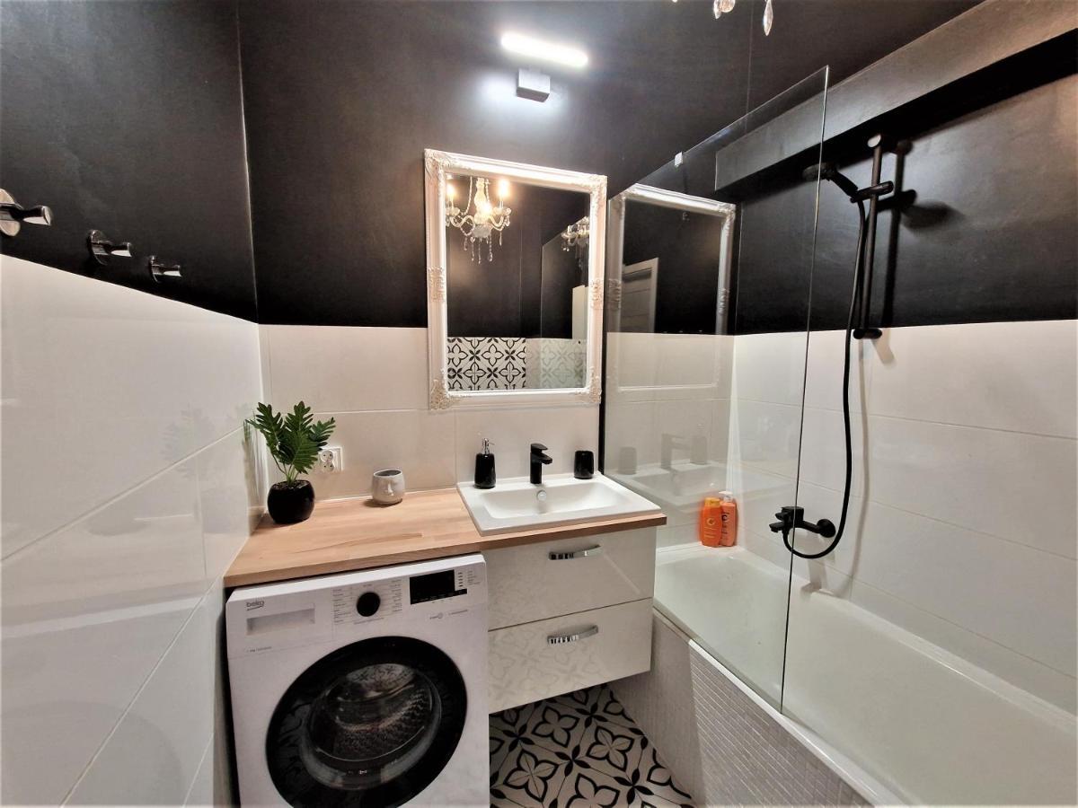 J&w Swietojanska Guest house Warsaw