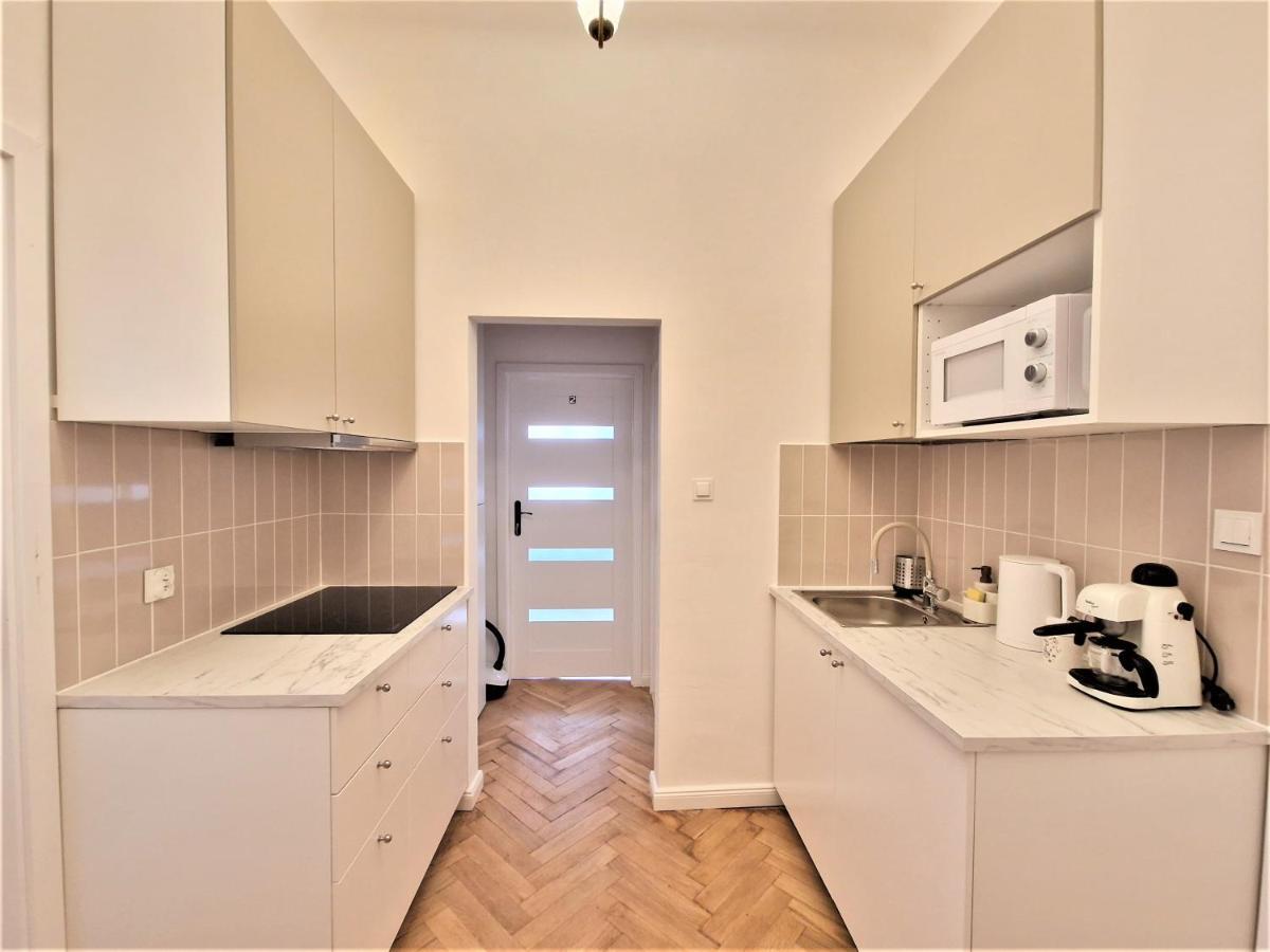J&w Swietojanska Guest house Warsaw
