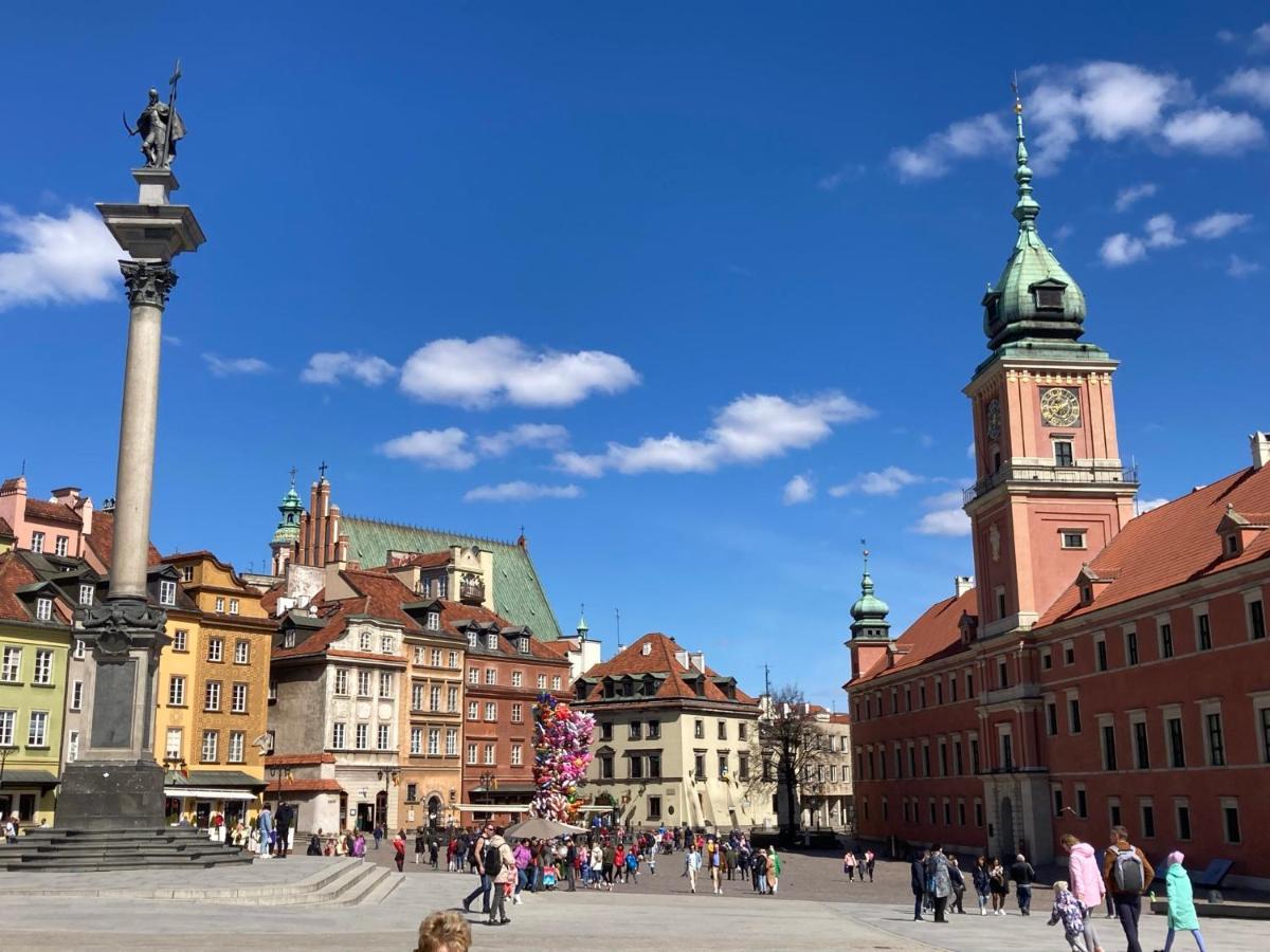 Cozy Downtown Srodmiescie Apartment: Entertainment Hub With Wi-fi Warsaw