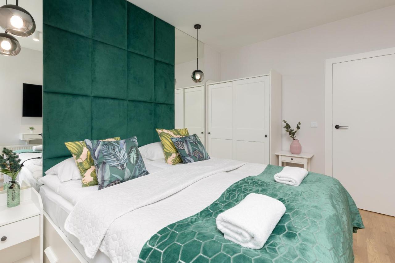 Arkadia Wola With Parking By Renters Warsaw
