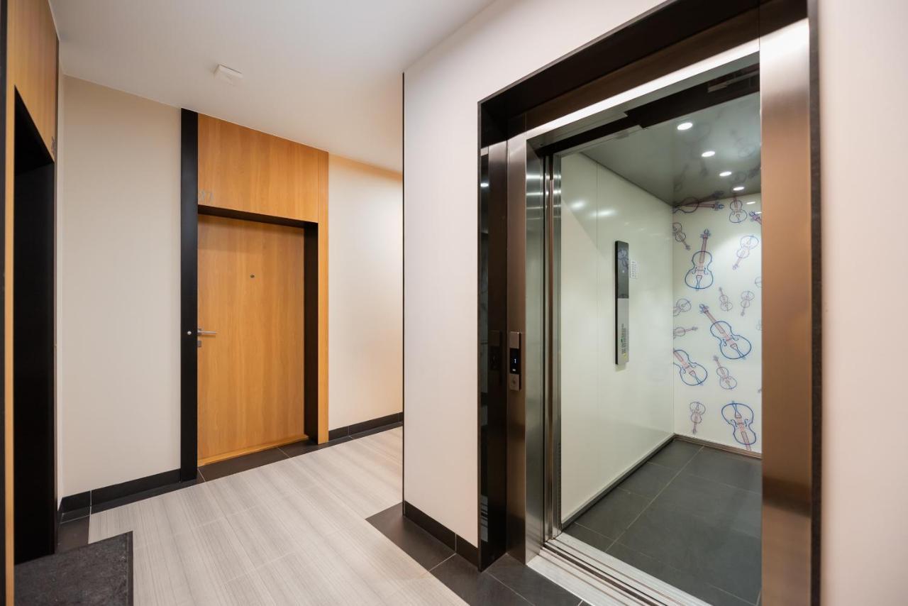 Zoliborz Obsidian Apartamento *