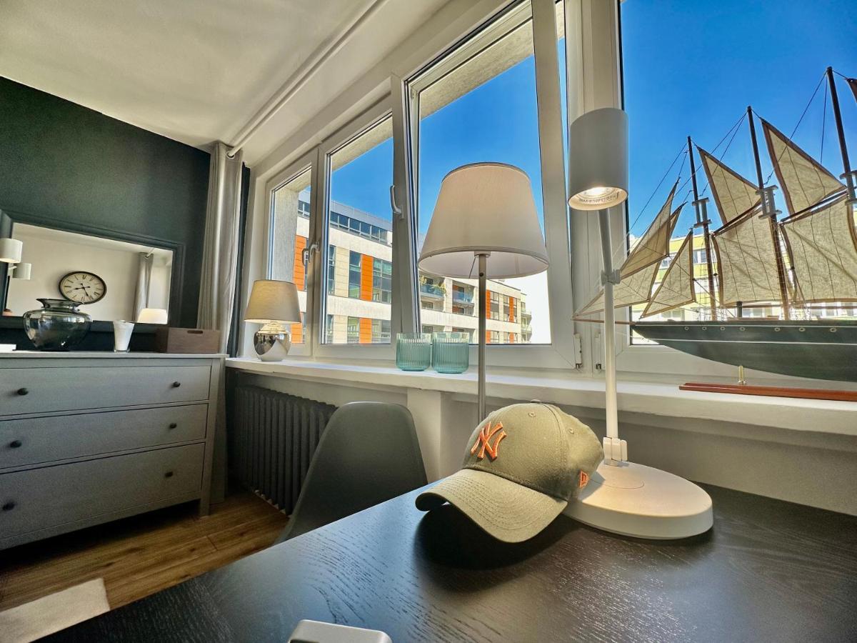 White 2 Metro Wifi 600 Mbs 75'tv Netflix, Disney+ Hbo Apartament *