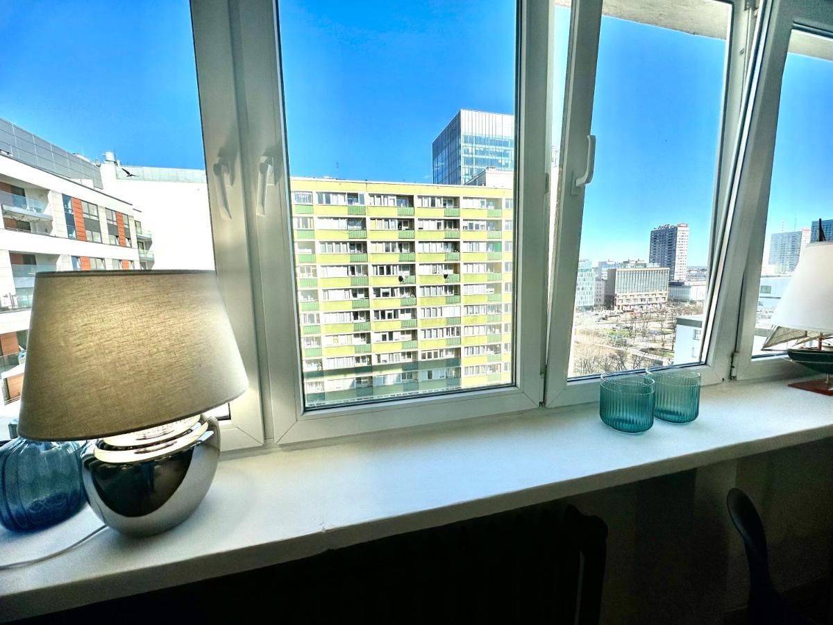 Apartament White 2 Metro Wifi 600 Mbs 75'tv Netflix, Disney+ Hbo *