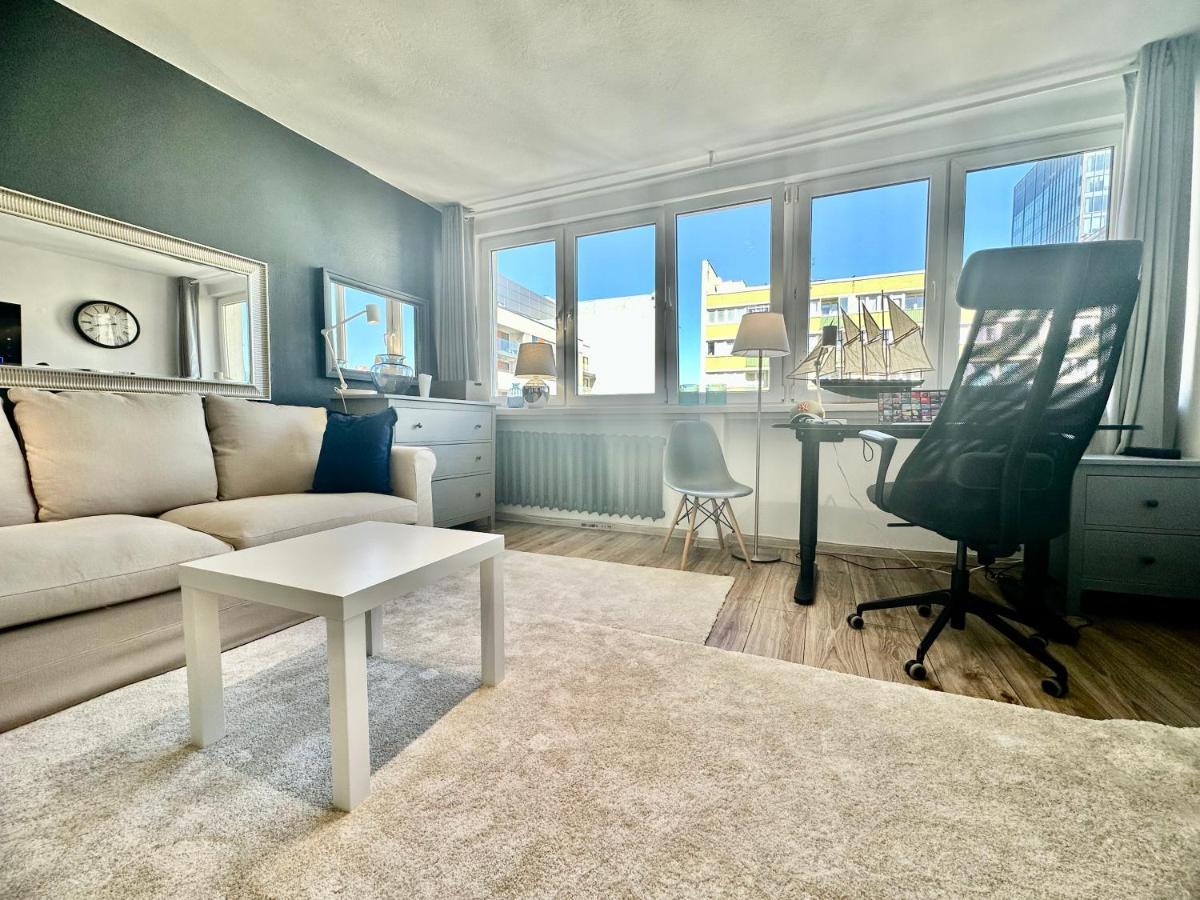 Apartament White 2 Metro Wifi 600 Mbs 75'tv Netflix, Disney+ Hbo *