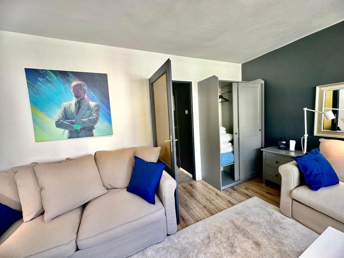 White 2 Metro Wifi 600 Mbs 75'tv Netflix, Disney+ Hbo Apartament Warszawa