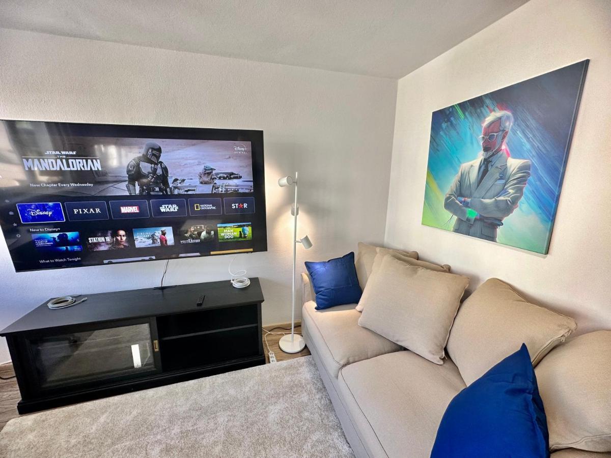 White 2 Metro Wifi 600 Mbs 75'tv Netflix, Disney+ Hbo Apartament