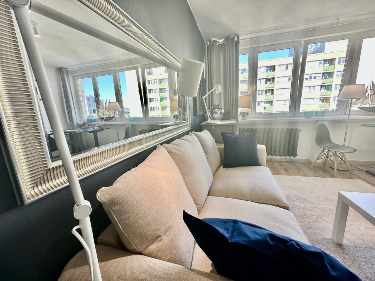 White 2 Metro Wifi 600 Mbs 75'tv Netflix, Disney+ Hbo * Warszawa
