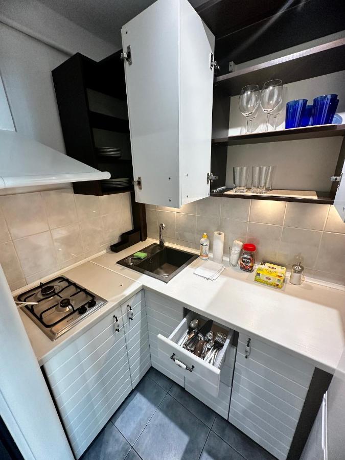White 2 Metro Wifi 600 Mbs 75'tv Netflix, Disney+ Hbo *