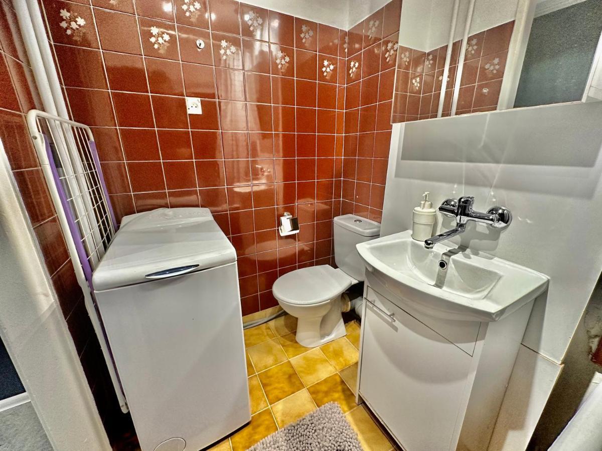 Apartament White 2 Metro Wifi 600 Mbs 75'tv Netflix, Disney+ Hbo Warszawa