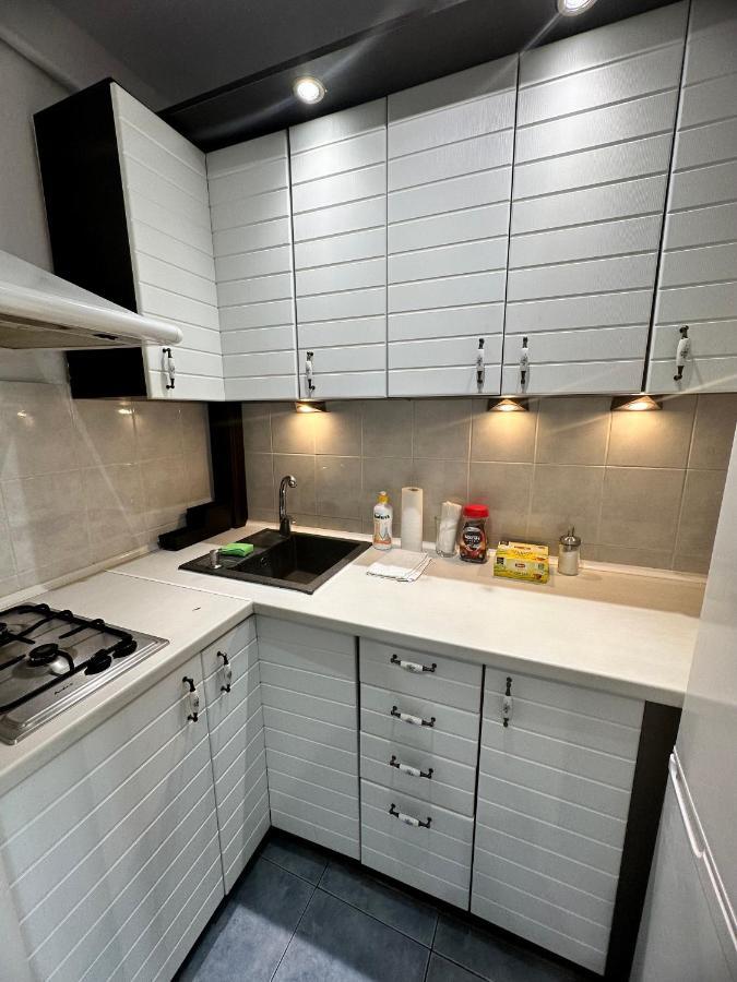 White 2 Metro Wifi 600 Mbs 75'tv Netflix, Disney+ Hbo Apartament Warszawa