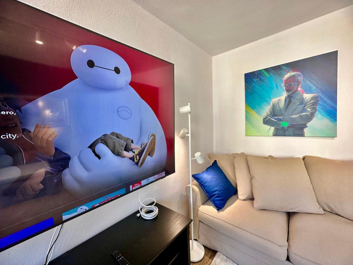 White 2 Metro Wifi 600 Mbs 75'tv Netflix, Disney+ Hbo Apartament *