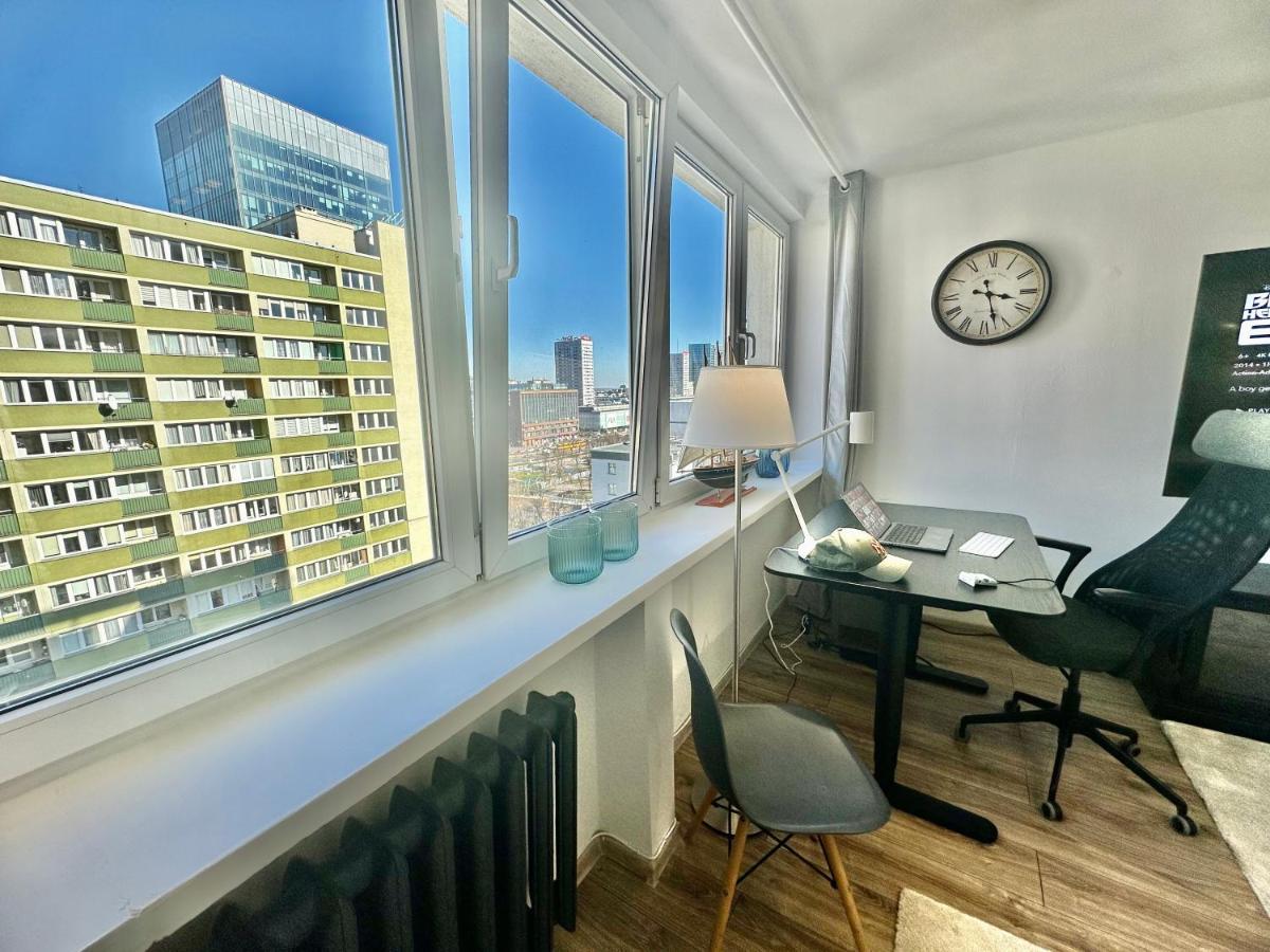 White 2 Metro Wifi 600 Mbs 75'tv Netflix, Disney+ Hbo Apartament