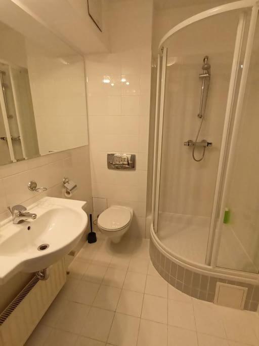 10q - Z6 904 Apartment *